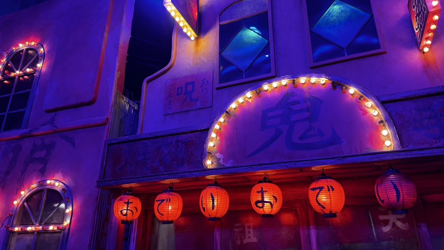 夜のお店の写真