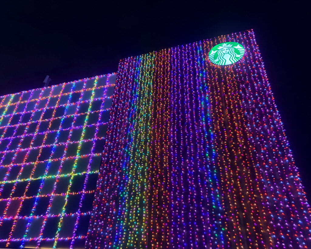 スタバのイルミネーションの写真