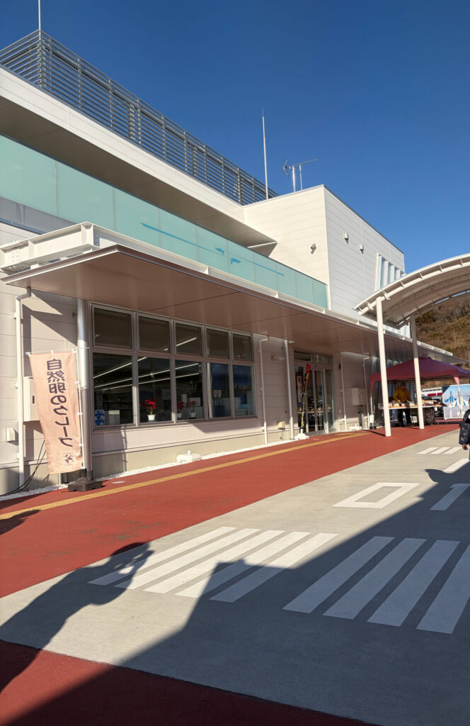 物販棟の外の写真