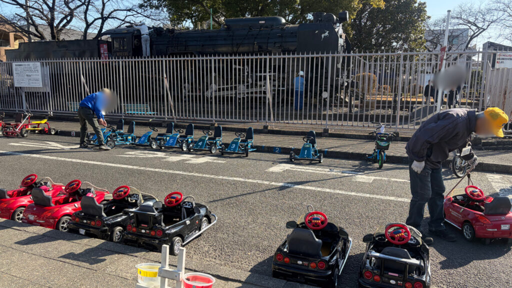 児童公園乗り物の写真